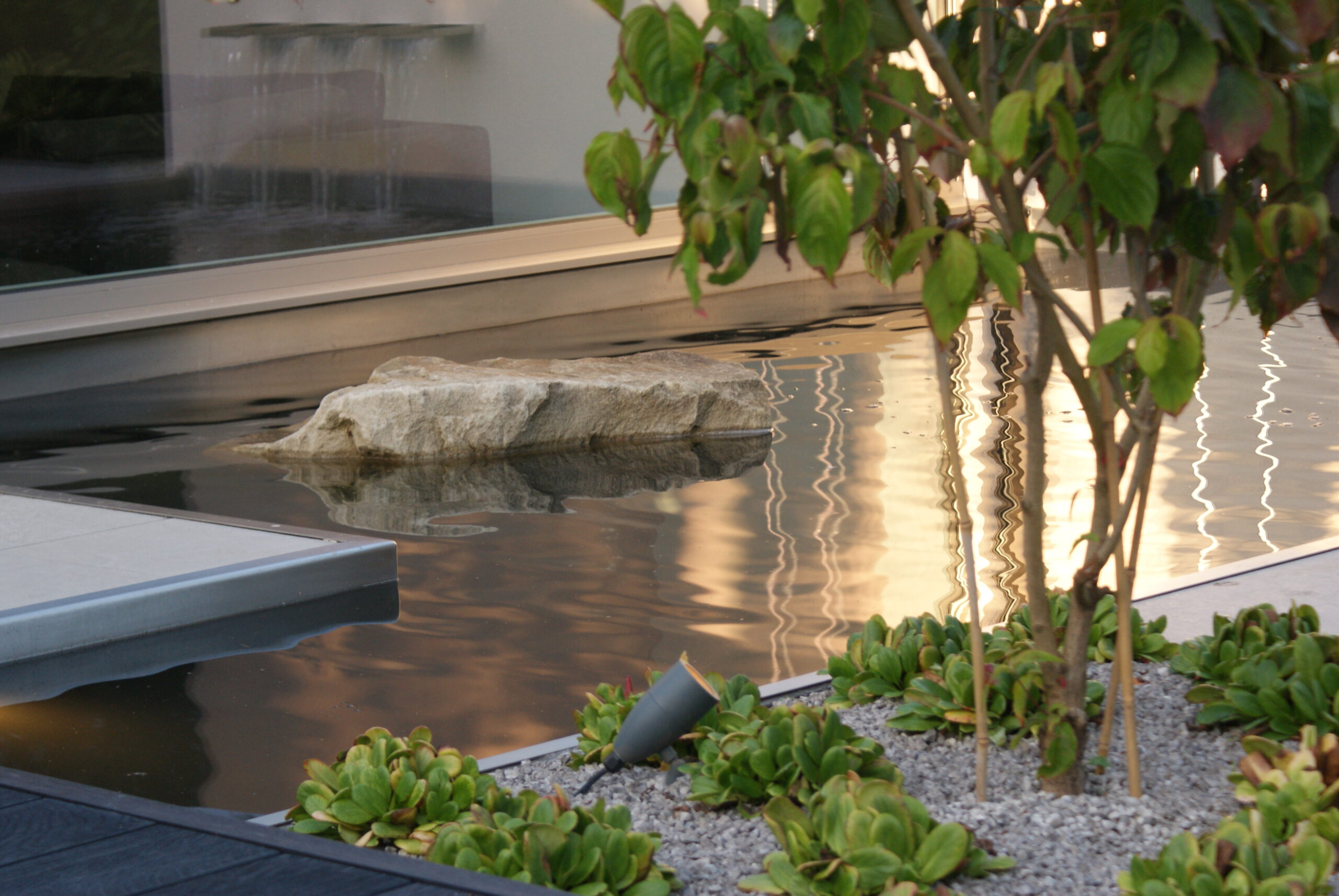 Modern Reflection Pool Garden Design – Manchester